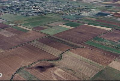 Teren de 8700 mp, în Sacoșu Turcesc