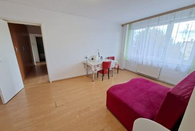 Apartament cu 3 camere semidecomandat în Astra