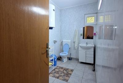 Casă cu 3 camere cu Teren 1600 Mp în Central