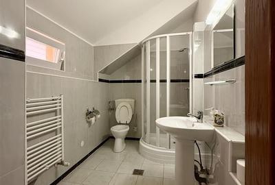 Casă cu 8 camere cu Teren 1337 Mp în Central
