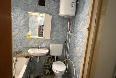 Apartament cu 3 camere semidecomandat în Berceni - 2