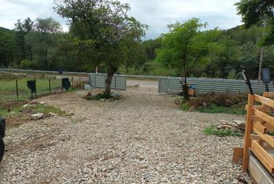 Casă individuală cu 4 camere cu Teren 8000 Mp în Odăile