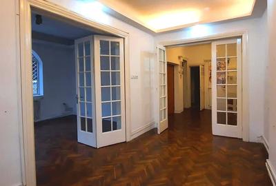 Apartament cu 3 camere semidecomandat în Eminescu
