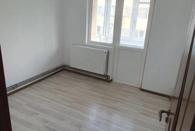 Apartament cu 2 camere semidecomandat în Sălaj