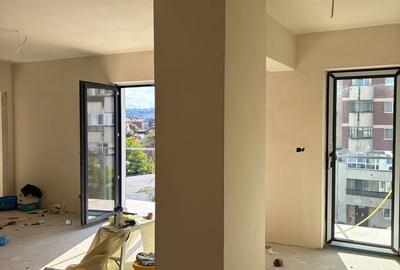 Apartament cu 3 camere semidecomandat în Mărăști