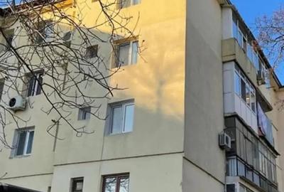 Apartament cu 3 camere decomandat în Urziceni