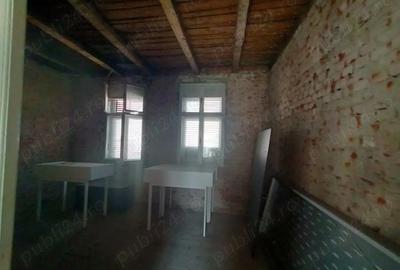 Casă cu Teren 990 Mp în Central - 3