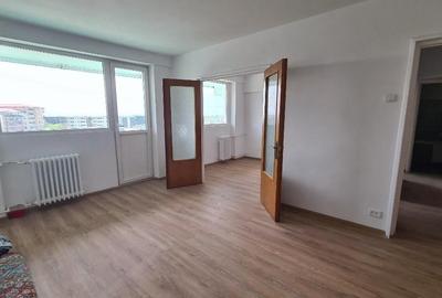 Apartament cu 3 camere decomandat în Drumul Taberei - 2