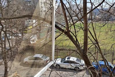 Garsonieră decomandată în Titan