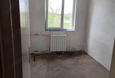 Apartament cu 3 camere decomandat în Km 4 - 3