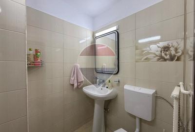 Apartament cu 3 camere decomandat în Nerva Traian