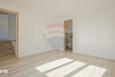 Casă cu 9 camere cu Teren 340 Mp în Florilor - 20