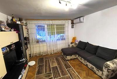 Apartament cu 3 camere semidecomandat, mobilat în Micro 3