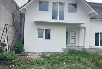 Casă cu 5 camere în Central