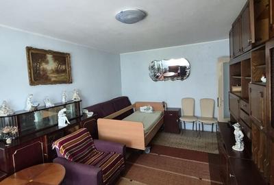 Apartament cu 2 camere decomandat în Rovine