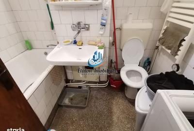 Apartament cu 4 camere semidecomandat în Mărăței