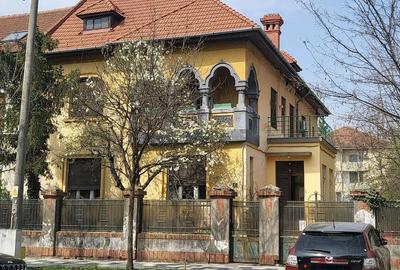 Casă cu 6 camere cu Teren 568 Mp în Central