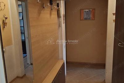 Apartament cu 3 camere semidecomandat în Micro II - 4