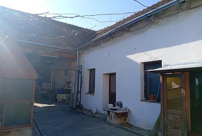 Casă cu Teren 1820 Mp în Var
