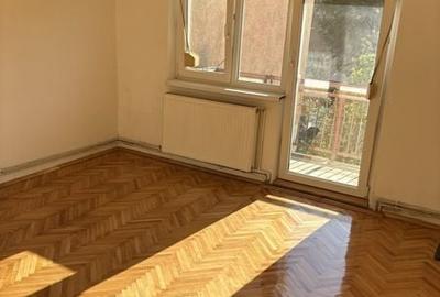 Apartament cu 3 camere decomandat în Carpați 2 - 4