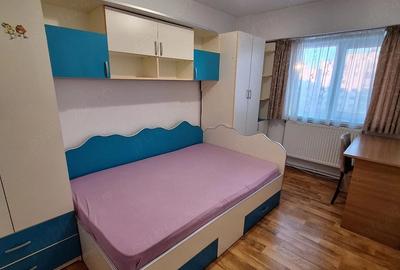 Apartament cu 3 camere decomandat în Sud