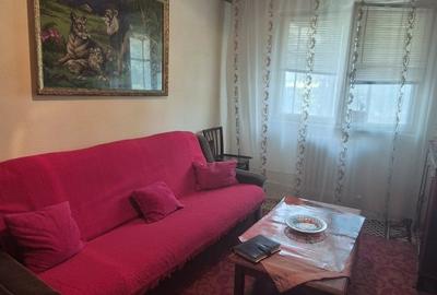 Apartament cu 3 camere semidecomandat în Inel II