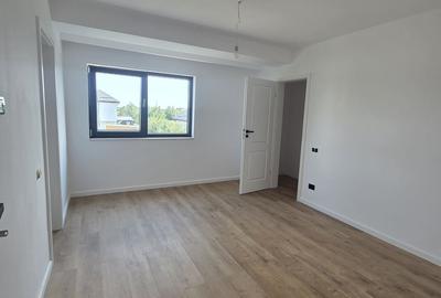Casă cu 4 camere cu Teren 400 Mp în Central