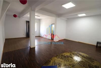 Spațiu comercial, de 60 mp, în Apărătorii Patriei - 12