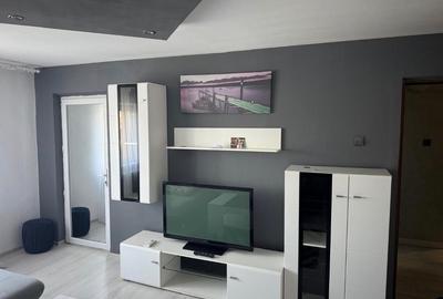 Apartament cu 3 camere decomandat în Rovine