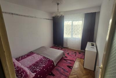 Apartament cu 3 camere decomandat în Nufărul