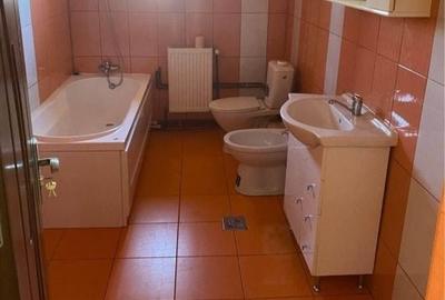Casă cu 4 camere în Păulești