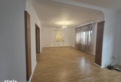 Casă cu 10 camere cu Teren 650 Mp în Central