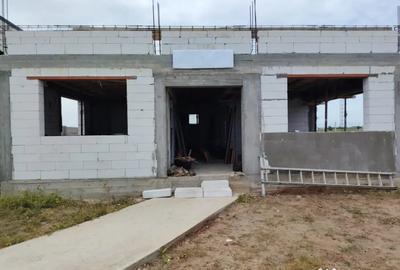 Casă cu 3 camere cu Teren 400 Mp în Central