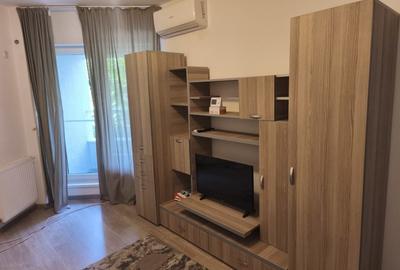 Garsonieră decomandată în Roșu