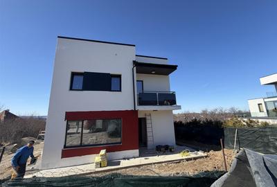 Casă cu 4 camere decomandat cu Teren 500 Mp în Bârnova
