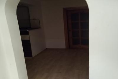 Apartament cu 3 camere în Târgu Neamț - 2