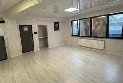 Spațiu comercial, de 70 mp, în Trocadero