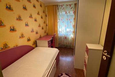 Apartament cu 3 camere decomandat în Micro 17