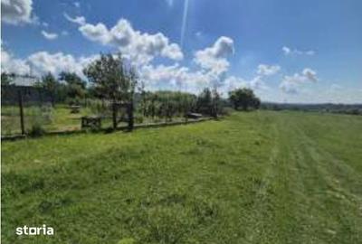 Teren de 1100 mp, în Grajduri