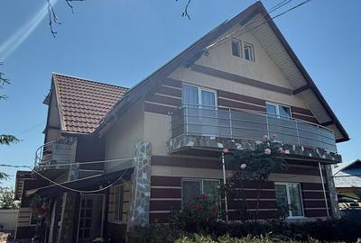 Casă cu 8 camere cu Teren 677 Mp în Boldești