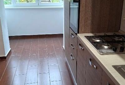 Apartament cu 3 camere decomandat în Răcădău