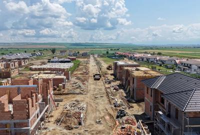 Casă cu 4 camere decomandat cu Teren 300 Mp în Central