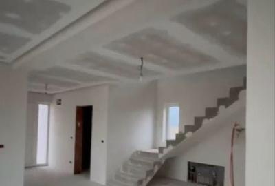 Casă cu 4 camere cu Teren 180 Mp în Central - 1