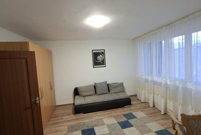Apartament cu 2 camere decomandat în Precista
