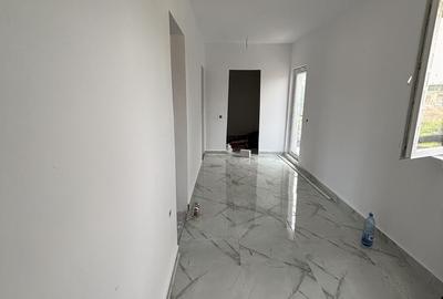 Casă cu 4 camere cu Teren 200 Mp în Central - 2