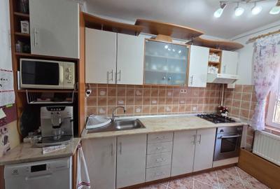 Apartament cu 3 camere decomandat în Central - 1