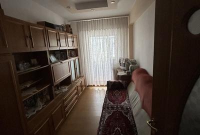 Apartament cu 3 camere semidecomandat în Trivale
