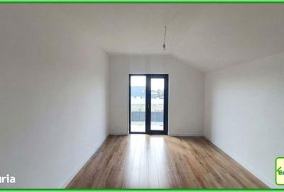 Casă cu 5 camere cu Teren 470 Mp în Păulești