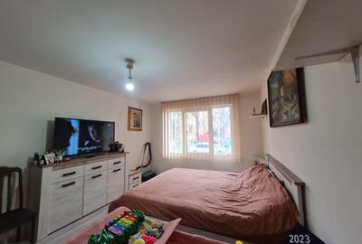Apartament cu 3 camere decomandat în Craiter