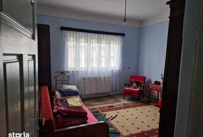 Casă cu 4 camere cu Teren 194 Mp în Central